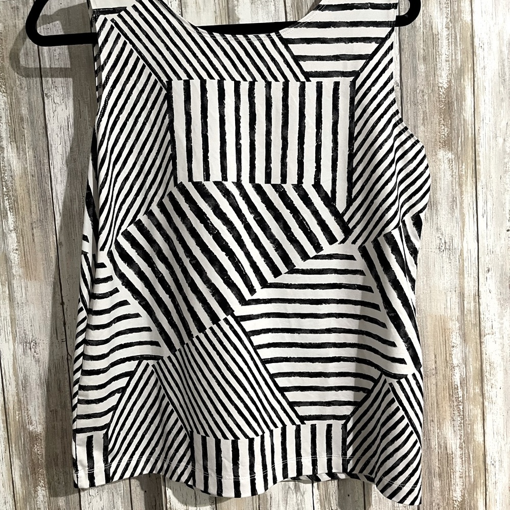 Evan Picone top. Excellent condition. Very comfortable. Only worn a few times.